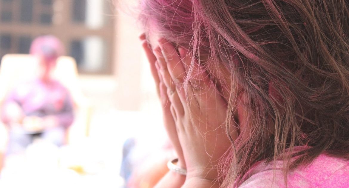 A exploração capitalista da violência sexual: Por que a extrema direita defende estupradores, pedófilos e a proibição do aborto?