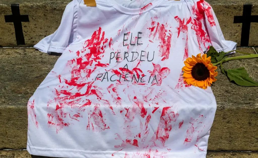 OPINIÃO | Fascismo, capitalismo em crise e misoginia: a violência contra as mulheres como política de dominação